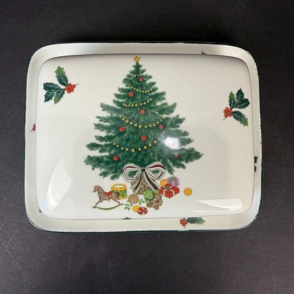 Vintage Mikasa Heritage Christmas Story Covered European/Wide Butter Dish CAB08